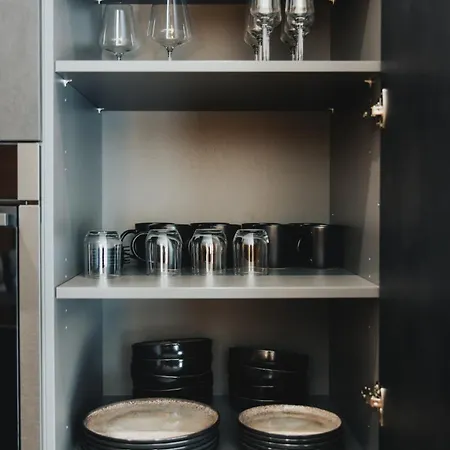 Exklusive King Mit Game Table In Apartament *