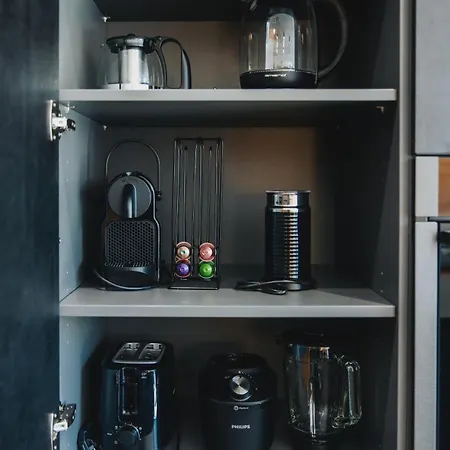 Exklusive King Mit Game Table In Apartament *