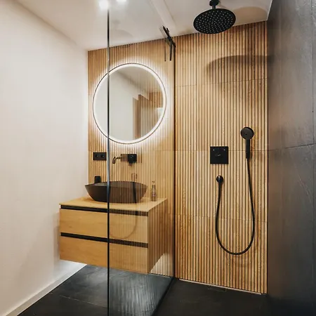 Exklusive King Mit Game Table In Apartament