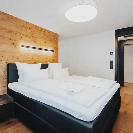 Exklusive King Mit Game Table In Apartament Hinterzarten