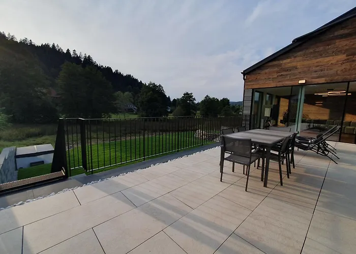 Exklusive King Mit Game Table In Appartement