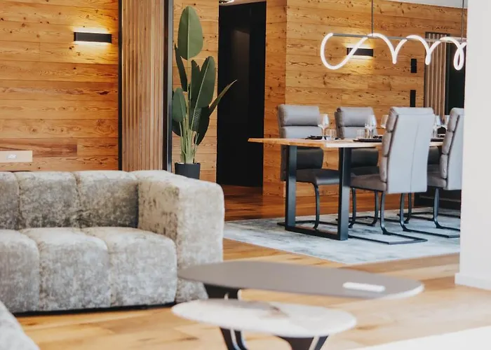 Exklusive King Mit Game Table In Appartement