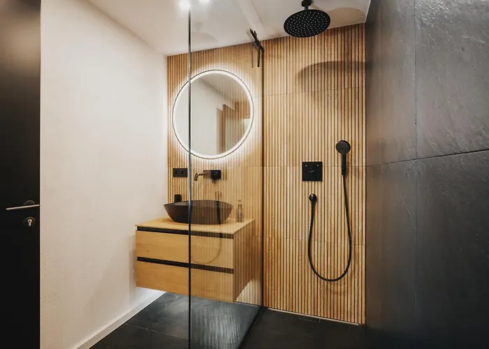 Exklusive King Mit Game Table In Appartement